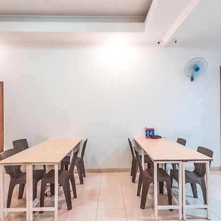 Super Oyo 2034 Eden Guest House Depok Esterno foto