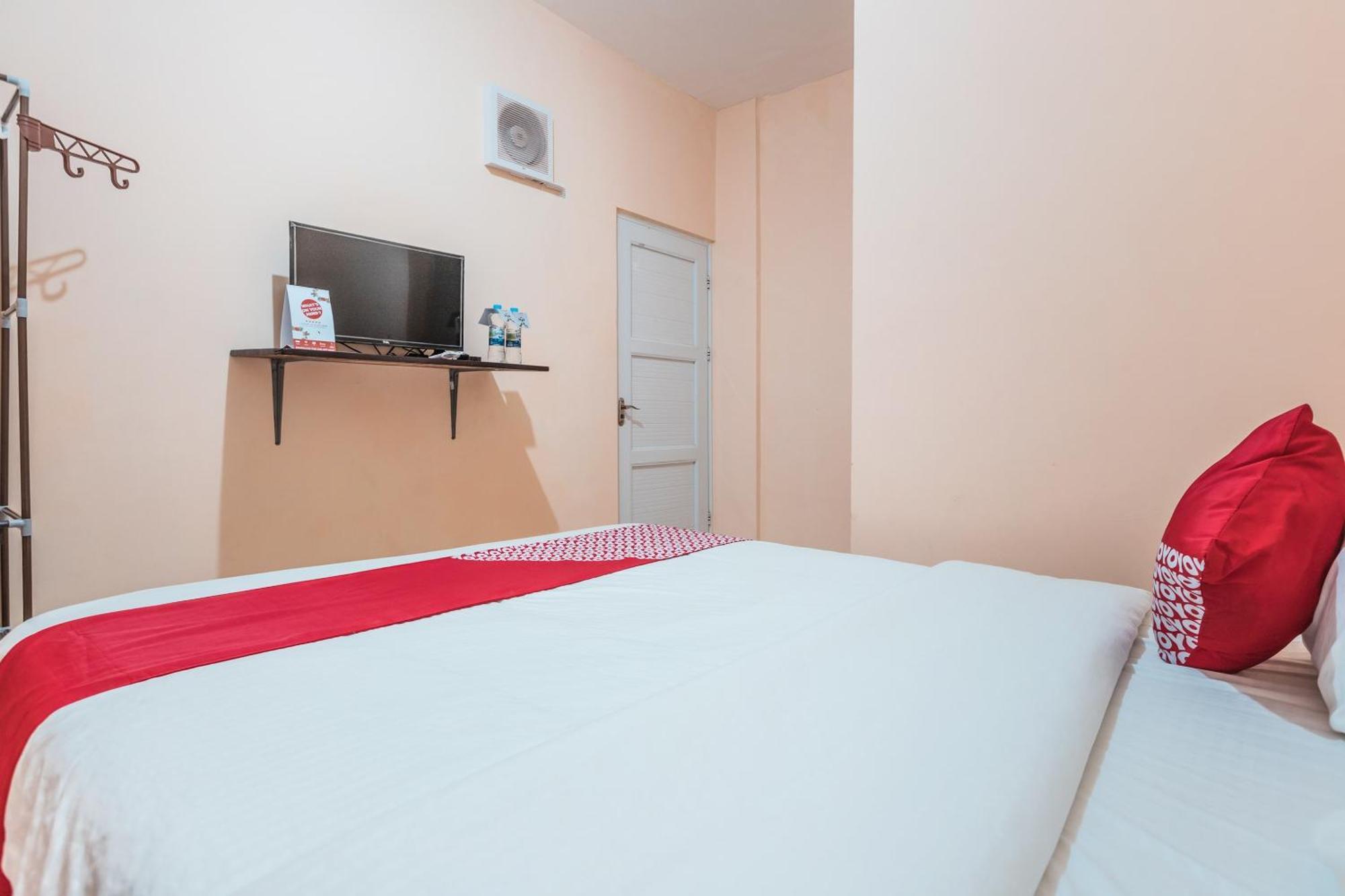 Super Oyo 2034 Eden Guest House Depok Esterno foto